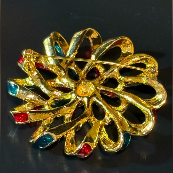 Christmas Vintage Guilloche Ribbon Brooch Gold Tone with Green & Red Enamel 2” - Picture 8 of 8